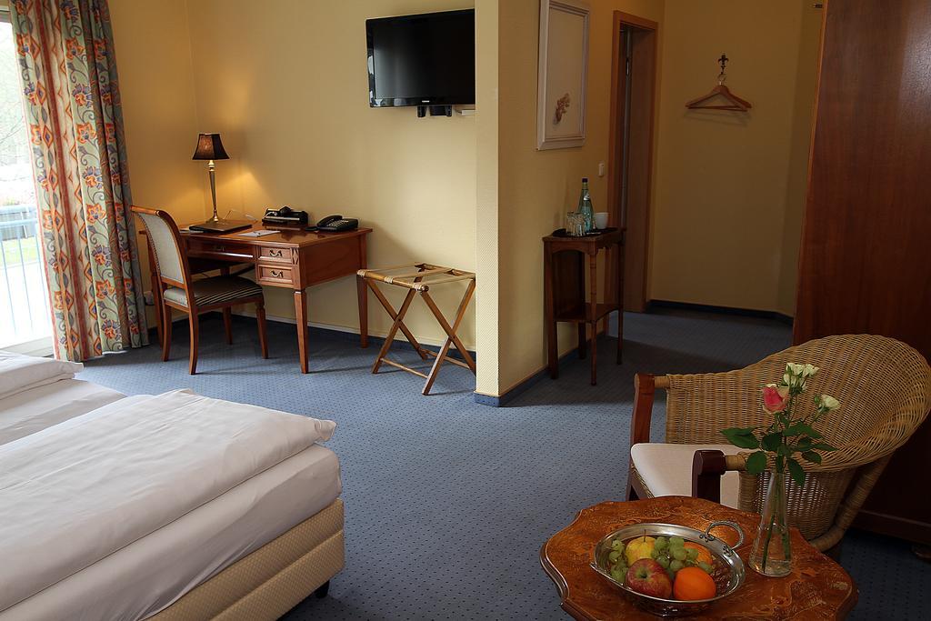 Hotel Lindemann บัดเนาไฮม์ ภายนอก รูปภาพ