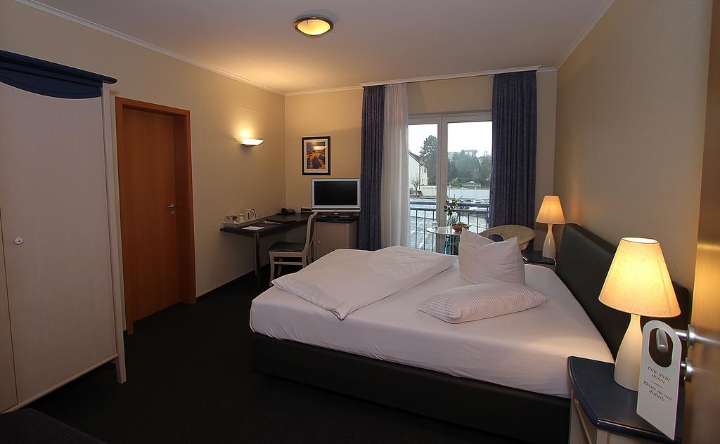 Hotel Lindemann บัดเนาไฮม์ ภายนอก รูปภาพ