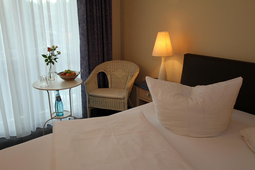 Hotel Lindemann บัดเนาไฮม์ ภายนอก รูปภาพ
