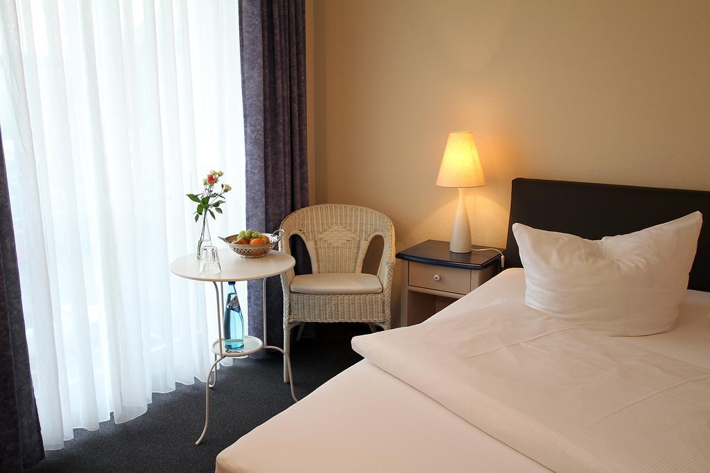 Hotel Lindemann บัดเนาไฮม์ ภายนอก รูปภาพ